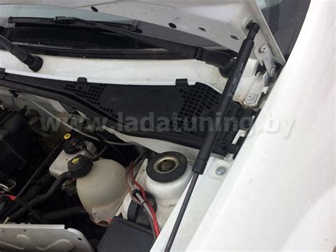 Амортизаторы (упоры) капота для Lada Largus (Ларгус) и Renault Logan ...