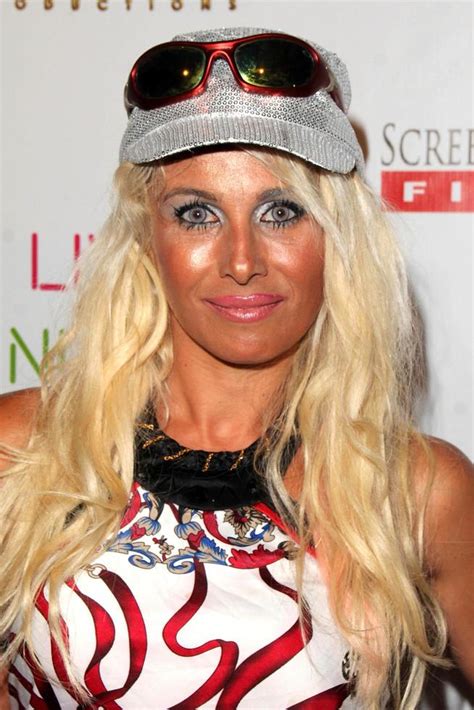 los angeles août sabrina parisi à la première de los angeles live nude girls à avalon le