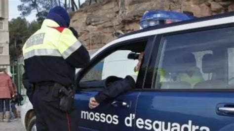 Un Juez Y La Policía Irrumpen En La Central De Los Mossos En Busca De