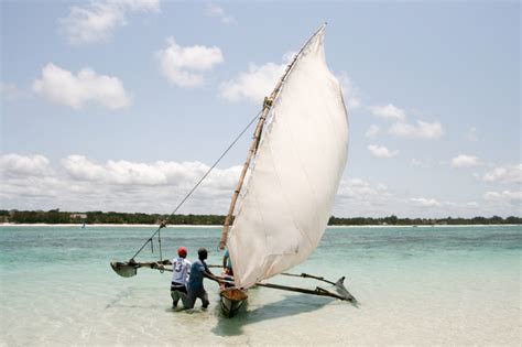 Best Time to Visit Diani Beach (Climate Chart and Table)