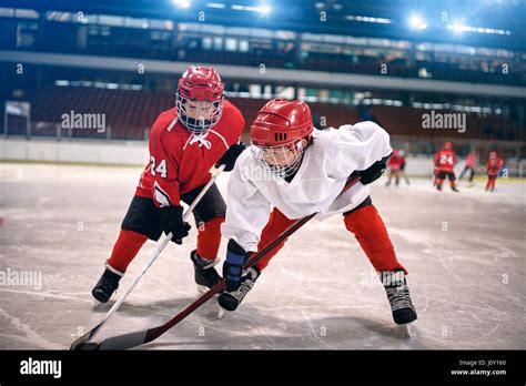 Young Children Play Ice Hockey Stock Photo Alamy