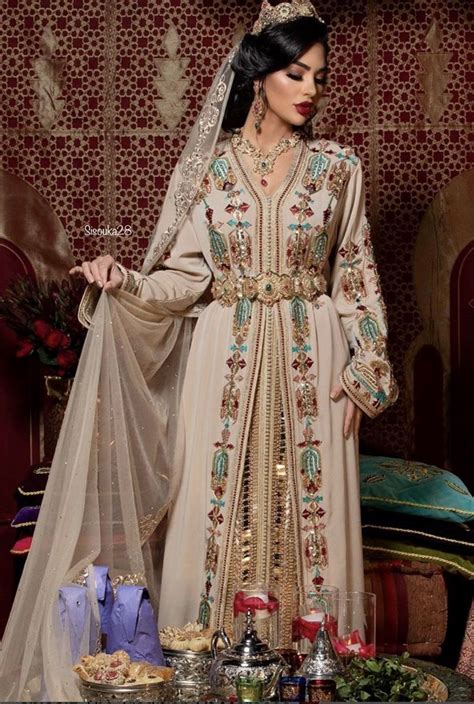 Robe mariée beige vert Émeraude Moroccan Outfit Morrocan Fashion