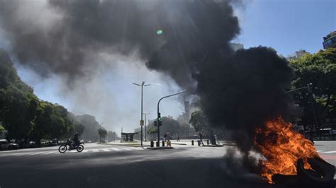 Piqueteros Suman Planes Y Liberan El Corte En La De Julio Perfil