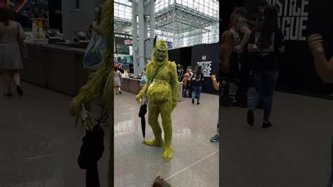 Nycc 2017 Grinch Cosplayer In Action Youtube