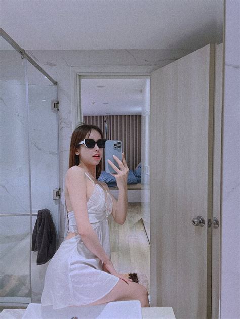 ANNA102のキャストのプロフィール LIVEHDCAMS one Live Sex Cams Live HD Cams XXX