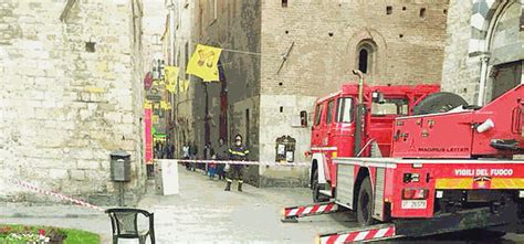 Cadono Calcinacci Dalla Torre Civica La Stampa