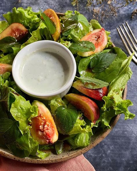 Salada De Figos Molho De Gorgonzola