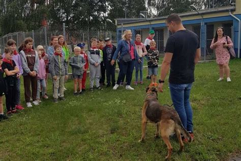 Mundurowi spotkali się z dzieciakami Rozmawiali o bezpieczeństwie