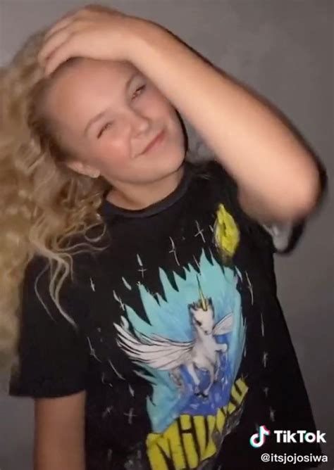 Jojo Siwa Shows Off Her Natural Curly Hair In Tiktok Video