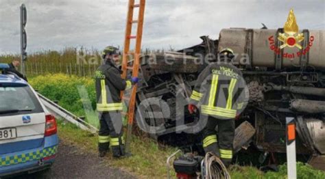 Incidente In A Tra Forl E Faenza Autoarticolato Si Ribalta E Il