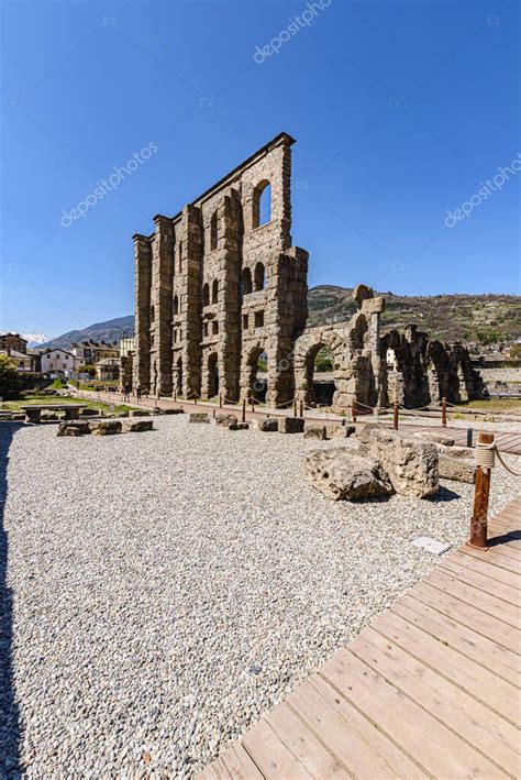 Aosta Italia Vista De La Zona Arqueol Gica De Las Ruinas Del Antiguo