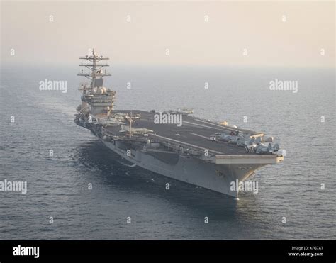 The Aircraft Carrier Uss Nimitz Cvn Stock Photo Alamy