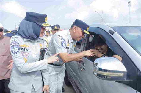 Turut Serta Lepas Arus Balik One Way Rivan A Purwantono Imbau Pemudik