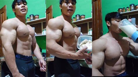 Teen Bodybuilder Is Making Protein While Showing Off His Muscles Youtube