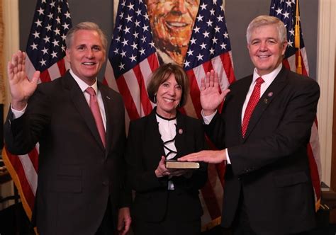 Congressman Cliff Bentz Sworn In To Represent Oregons Second