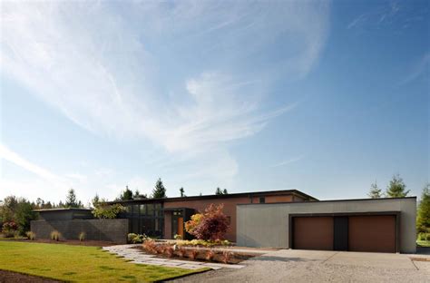 Livable modern home in Washington with expansive prairie views