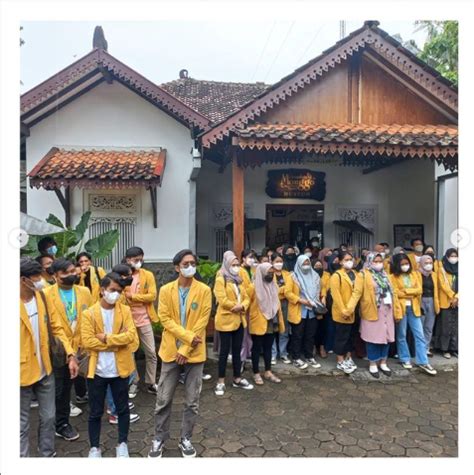 Pkl Industri Field Trip Jurusan Farmasi Unism