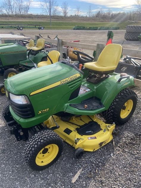 John Deere X749