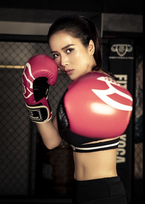 Cơ bụng số 11 "đẹp xỉu" của diễn viên Bella Mai