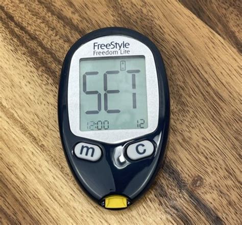 Freestyle Freedom Lite Blood Glucose Meter Monitor With Carrying Case