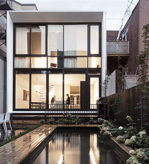 Maison du Parc in Montréal, Canada by la|Houses