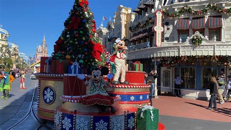 Photos Video Daytime Parades Return To The Magic Kingdom With Mickey