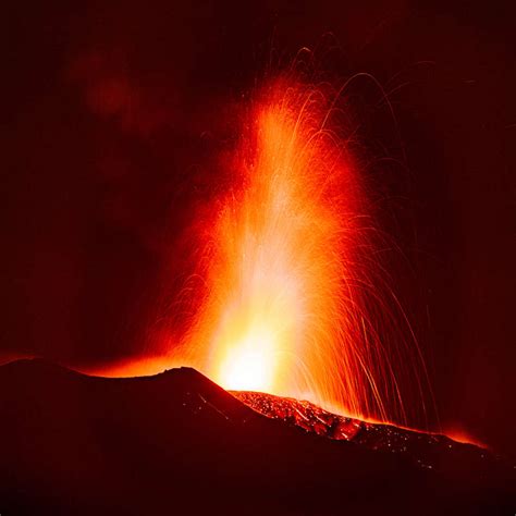 Italia En Vilo Ante La Erupci N De Los Volcanes Etna Y Estr Mboli