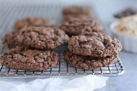 Thin And Crispy Oatmeal Cookies Mels Kitchen Cafe