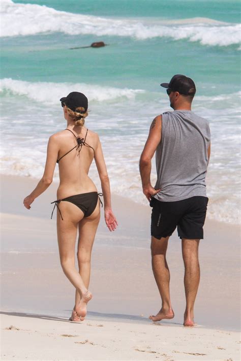 Martha Hunt Sexy In Small Bikini 27 Photos The Fappening