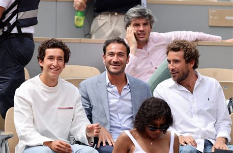 L Agence les frères Kretz réunis dans les tribunes de Roland Garros