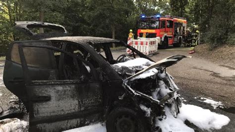 Rellinger Feuerwehr löscht brennenden A Klasse Mercedes SHZ