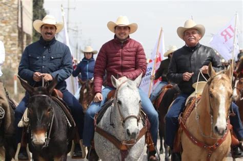 Marcha Al Frente De Cabalgata Del Rodeo Saltillo 2019 El Alcalde Manolo