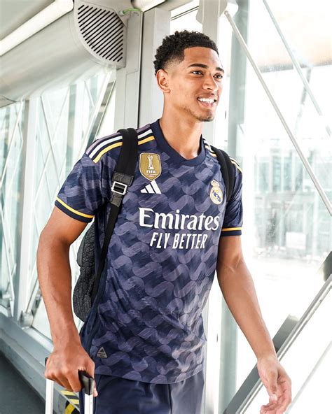 Le Real Madrid dévoile son maillot extérieur pour la saison 2023 2024