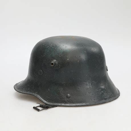 TYSK HJÄLM M/16. Vapen & Militaria - Uniformer & Dräkter - Auctionet