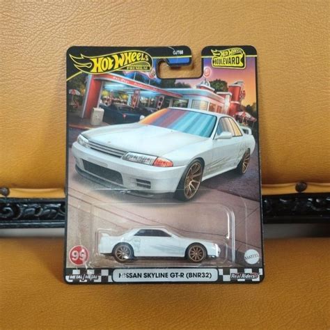 Jual Hot Wheels Premium Nissan Skyline Gt R R Boulevard White Putih Japan Card Shopee Indonesia