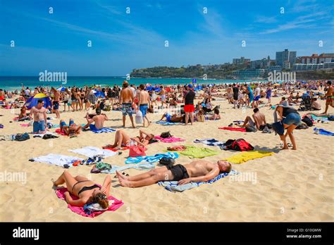 Bondi beach australia people hi-res stock photography and images - Alamy