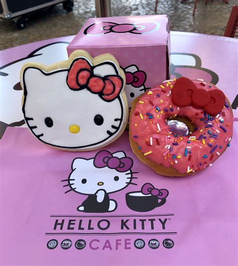 Cute Food Yummy Food Hello Kitty Kitty Cafe Cute Desserts Pink