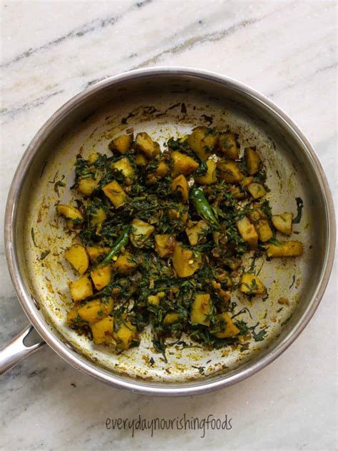 Easy Palak Aloo Spinach And Potato Curry Everyday Nourishing Foods