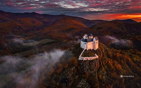 桑佩伦山上的菲泽尔城堡匈牙利 Füzér Castle in the Zemplén Mountains Hungary