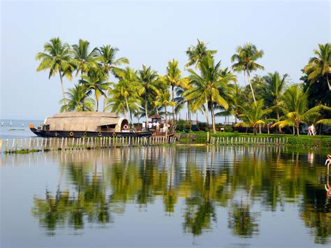 Group Tours & Luxury Holidays inc. Vembanad Lake | TransIndus