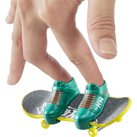 Mattel Hot Wheels Skate Maximum Leeway Car Ferocious Foods Tony Hawk Fingerboard Set HGT