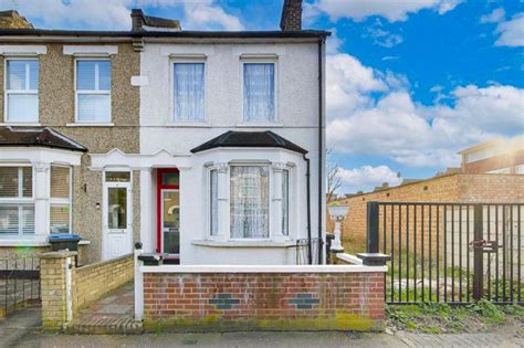 3 Bed Semi Detached House For Sale In Oatlands Road Enfield En3 £