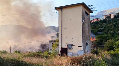 Piedimonte Brucia La Collina E C Il Sospetto Della Mano Dell Uomo