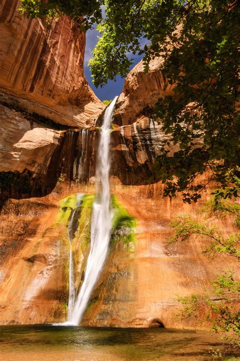 Lower Calf Creek Falls, near Boulder (Boulder Utah) [OC] 1362X2048 : r/EarthPorn