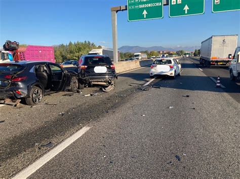 Ancora Un Incidente In Tangenziale Tutto Bloccato Per Lo Schianto Di