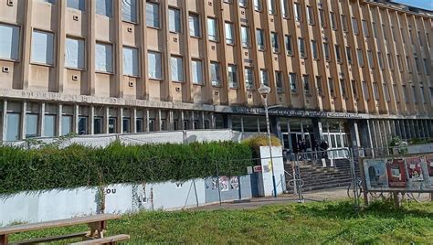 Un Enseignant Chercheur De Luniversité De Metz Suspendu Pour Des