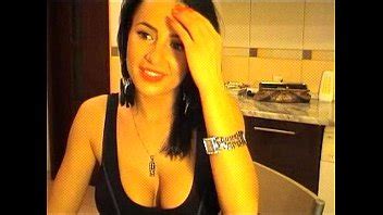 Sexy Brunette MILF se déshabille sur Cam XVIDEOS