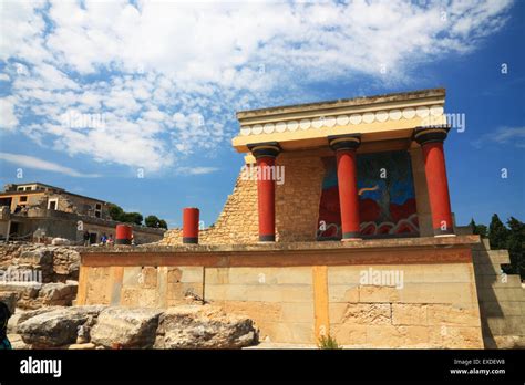 Minoan Palace Hi Res Stock Photography And Images Alamy