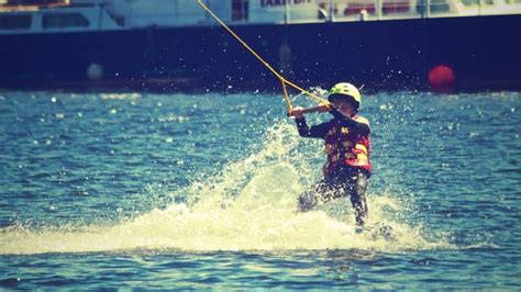 Water Skiing for Kids (Tips for Teaching Kids to Water Ski) - Pontooners