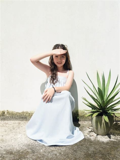 Gấp đôi visual mẹ con nhà Elly Trần Hot mom U trẻ bất bại thiên thần lai ra dáng thiếu nữ